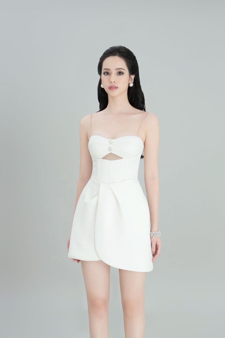 DARLING DIVA Đầm Trắng Hai Dây Khoét Eo Tinh Tế Cloudy Dress