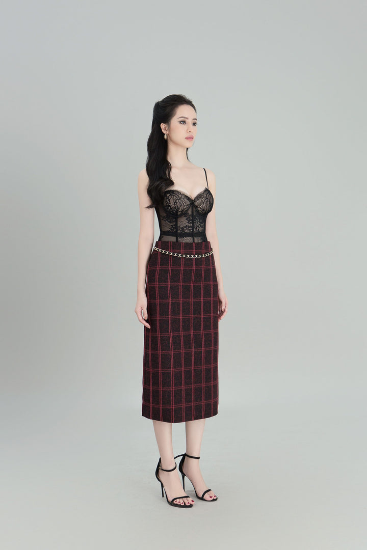 DARLING DIVA Chân Váy Dài Caro Đen Đỏ Có Điểm Nhấn Dây Xích Ở Eo Willian Skirt